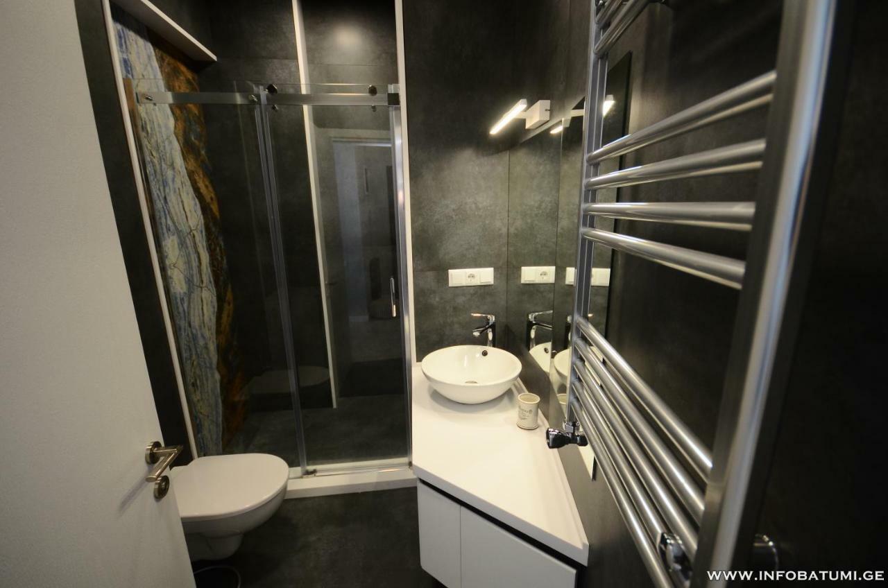 West Apartments Батуми Екстериор снимка